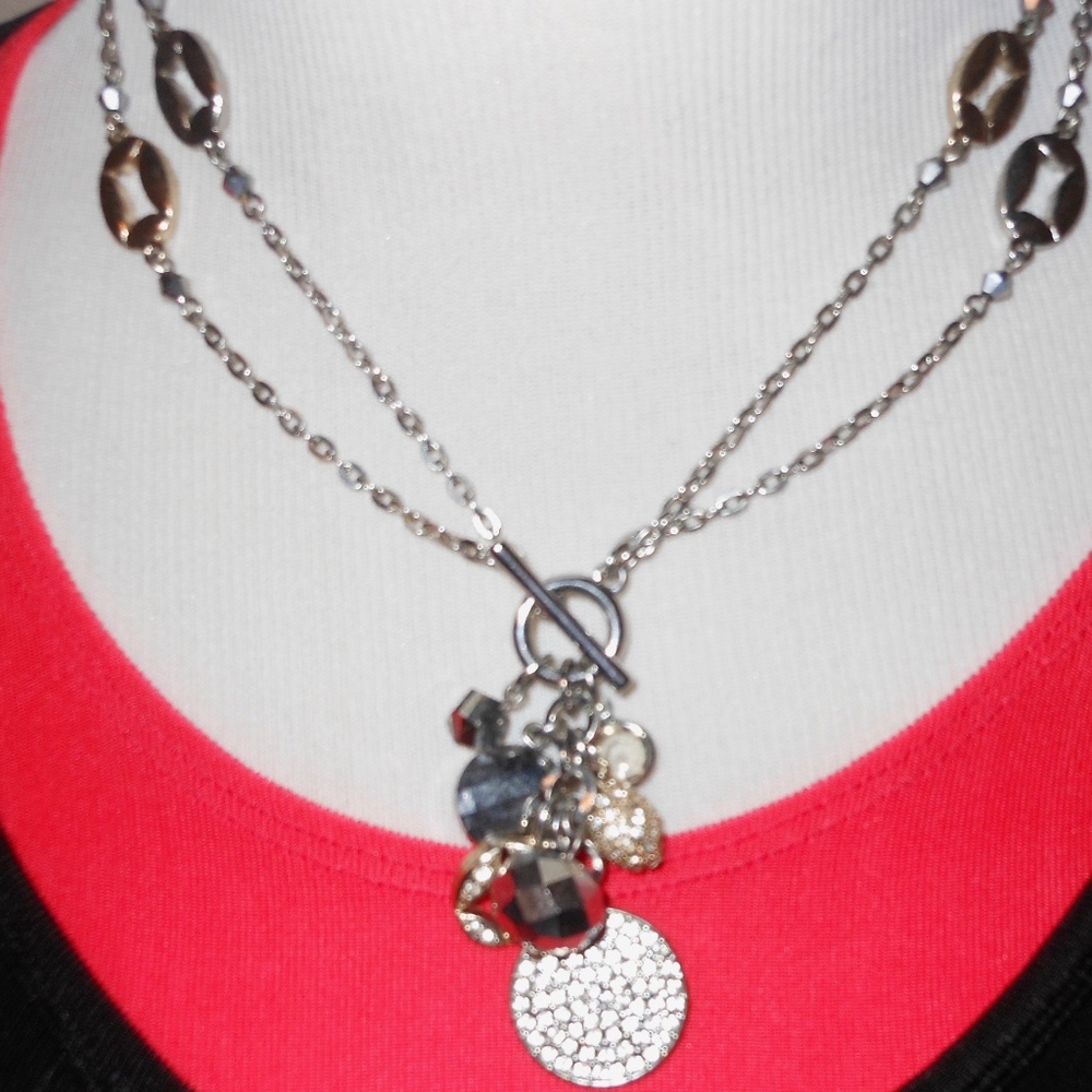 silver pendant necklace, front close